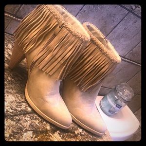 Very volatile tan boots!